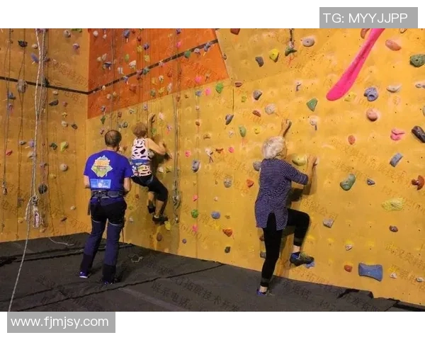 攀岩精神绽放成都攀岩队的训练与挑战全景揭秘